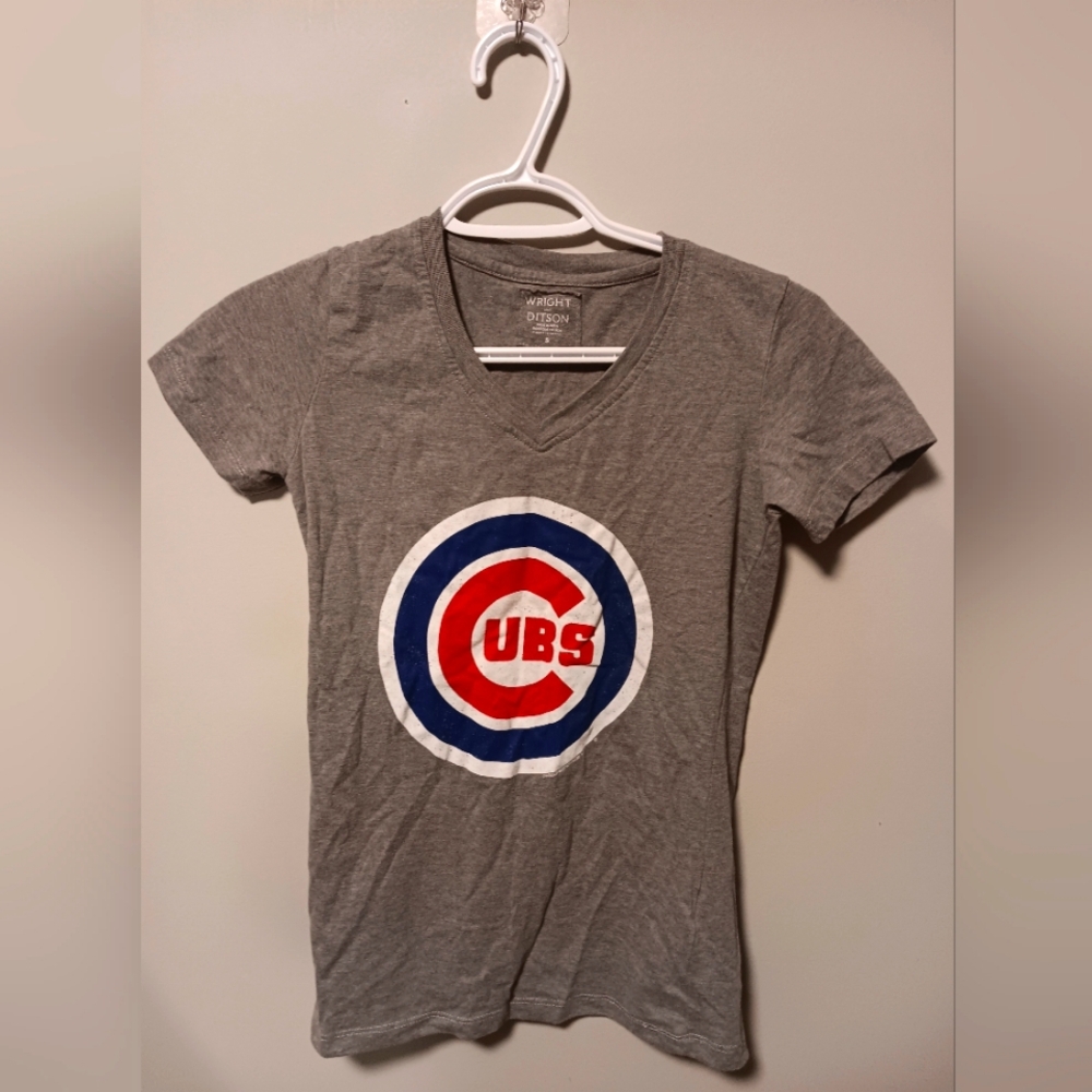 Grey Women's Offical Cubs Size Small T-Shirt